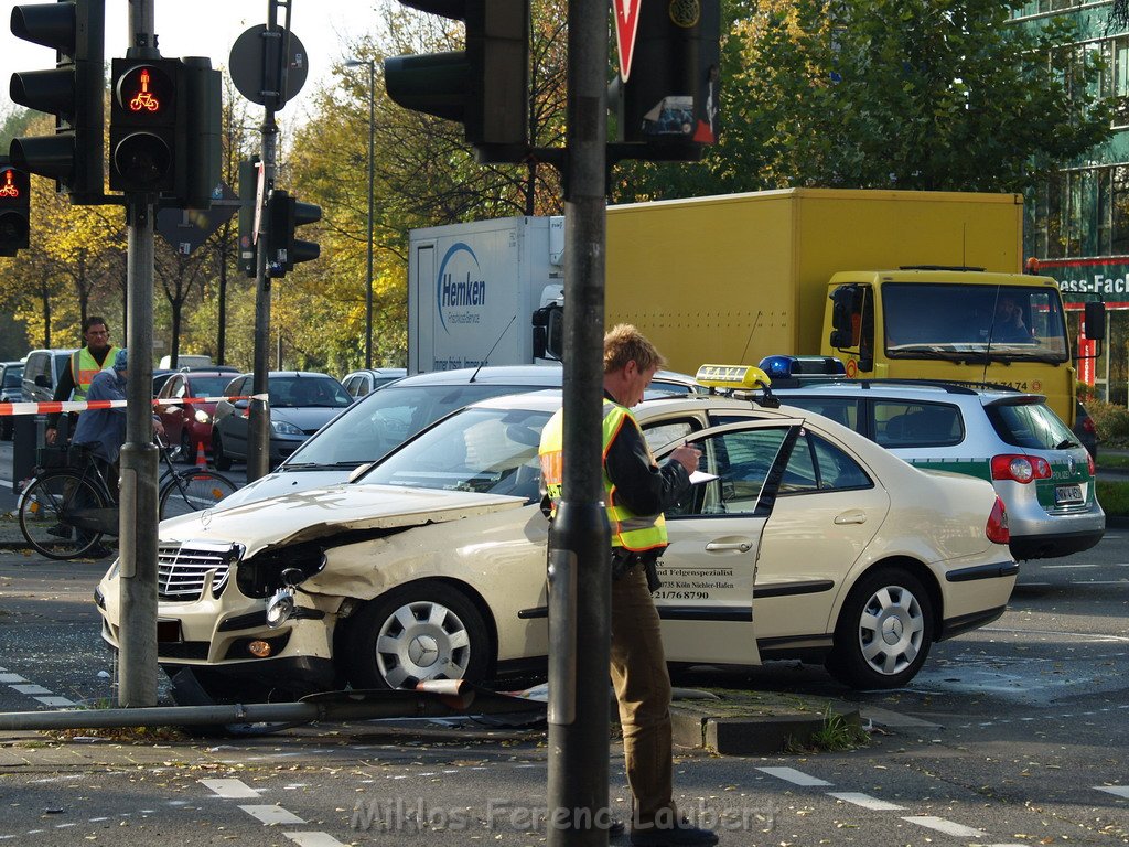 VU 4 PKW Koeln Innere Kanalstr Subbelratherstr  P28.JPG